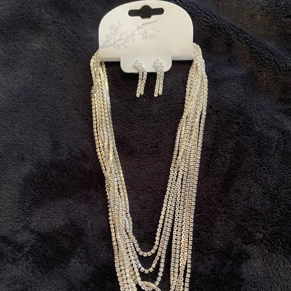Dazzling Fashion Necklace with Earrings